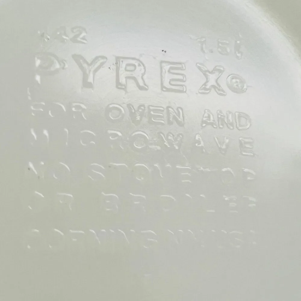 PYREX Brown White Woodland 442 Cinderella Mixing Bowl 1.5 Qt